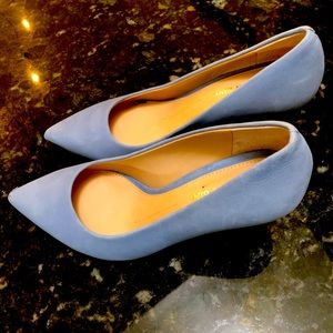 Women’s Gianni Bini 3” pumps soft blue 7M